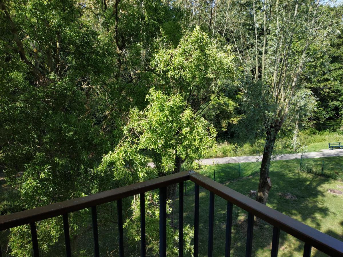 Bonvallet - Paisible Et Chaleureux Avec Balcon